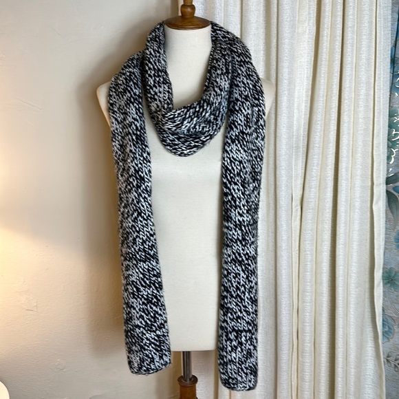 Accessories - Long Gray Knit Scarf